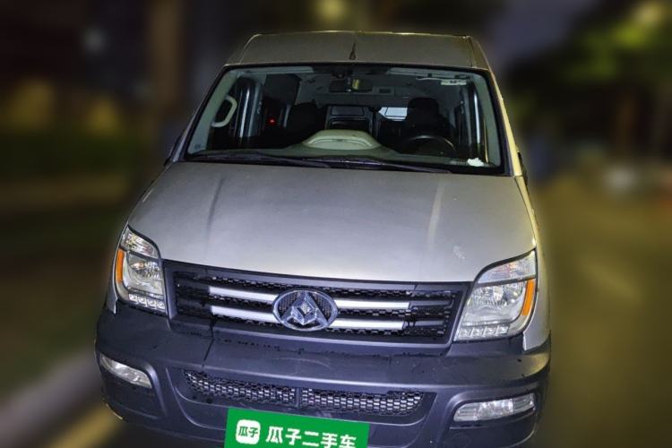 Used SAIC MAXUS Xintu V80 2020 2.5T AMT Classic City Distribution King Long Wheelbase Mid-Roof Design – 2/3 Seats Front