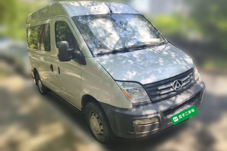 Used SAIC MAXUS Xintu V80 2020 2.5T AMT Classic City Distribution King Short Wheelbase Mid-Roof Design – 2/3 Seats Front Right 45 Deg