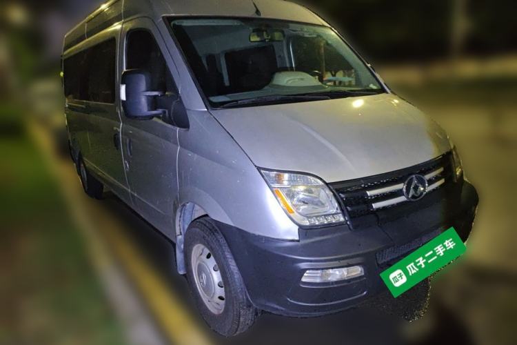 Used SAIC MAXUS Xintu V80 2020 2.5T AMT Classic City Distribution King Long Wheelbase Mid-Roof Design – 2/3 Seats Front Right 45 Deg