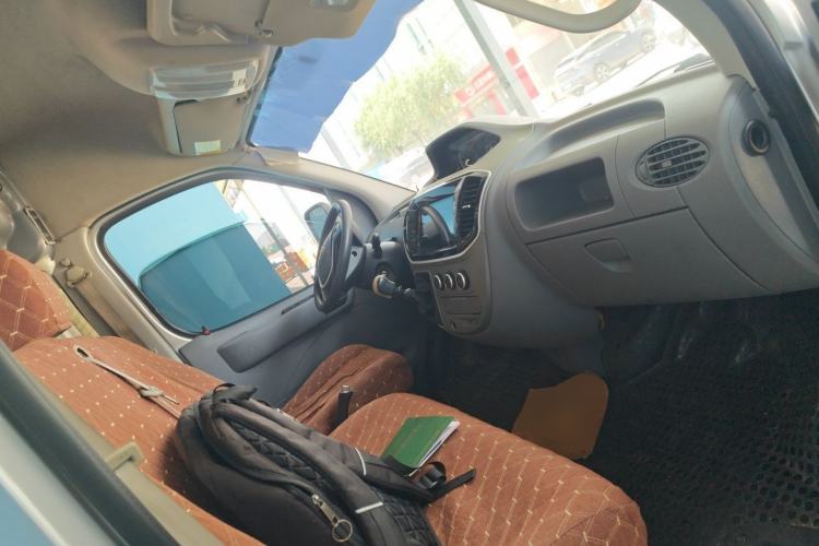 Used SAIC MAXUS Xintu V80 2020 2.5T Manual Classic City Delivery King Long Wheelbase Mid-Height 2/3 Seats Left Rear Seat