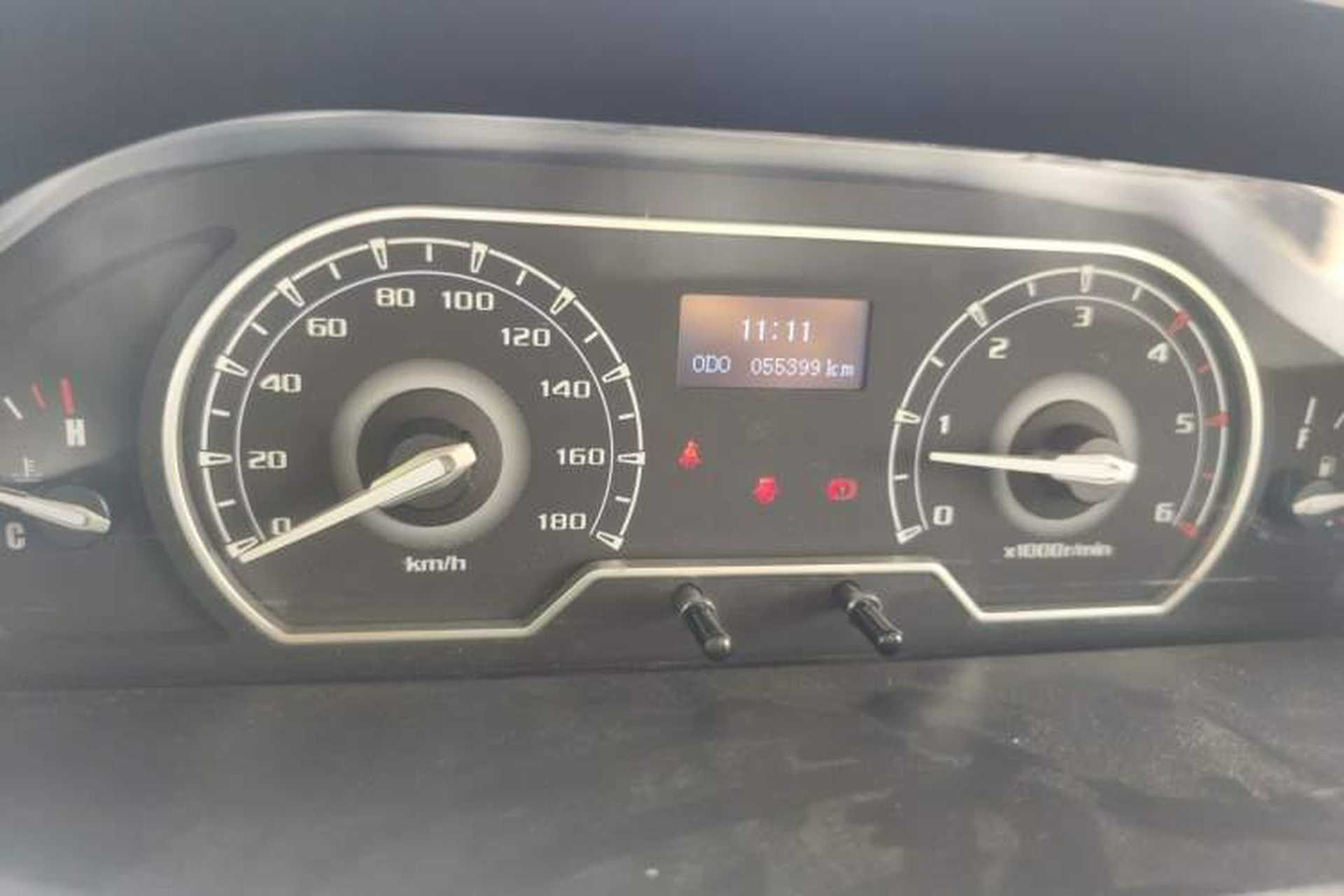 Used SAIC MAXUS Xintu V80  Odometer Close Up