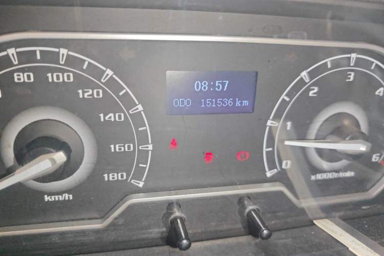 Used SAIC MAXUS Xintu V80 2020 2.5T Manual Classic City Delivery King Long Wheelbase Mid-Height 2/3 Seats Odometer Close Up