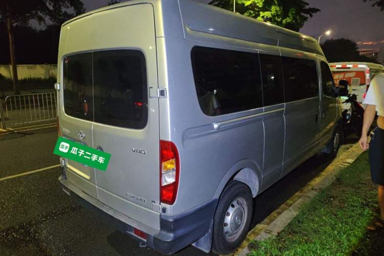Used SAIC MAXUS Xintu V80 2020 2.5T AMT Classic City Distribution King Long Wheelbase Mid-Roof Design – 2/3 Seats Rear Right 45 Deg