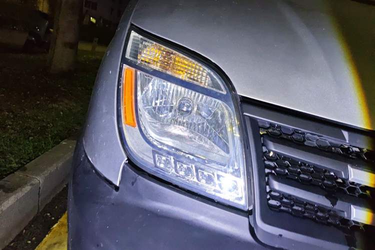 Used SAIC MAXUS Xintu V80 2020 2.5T AMT Classic City Distribution King Long Wheelbase Mid-Roof Design – 2/3 Seats Right Front Headlight
