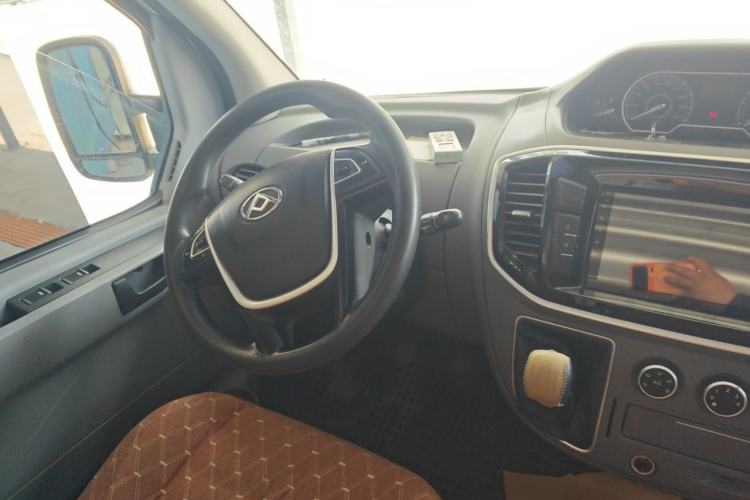Used SAIC MAXUS Xintu V80 2020 2.5T Manual Classic City Delivery King Long Wheelbase Mid-Height 2/3 Seats Steering Wheel