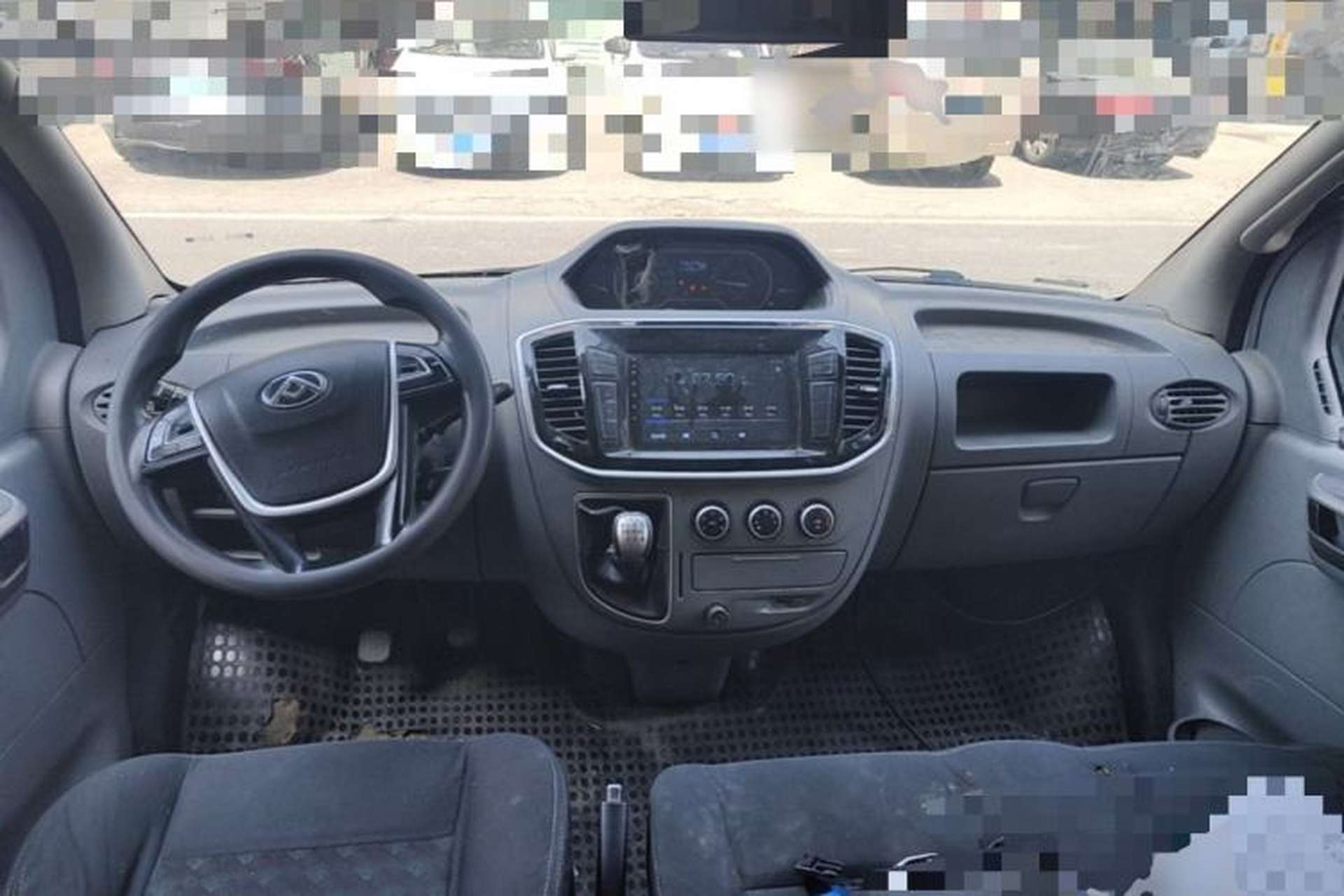 Used SAIC MAXUS Xintu V80  Center Console
