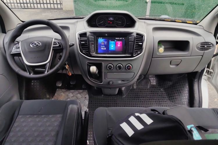 Used SAIC MAXUS Xintu V80 2020 2.5T Manual Classic City Delivery King Short Wheelbase Ultra-Low Roof 2/3 Seats Center Console
