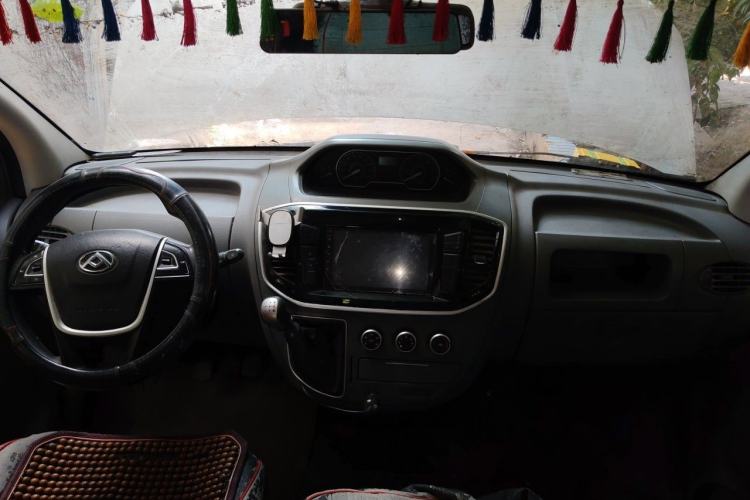 Used SAIC MAXUS Xintu V80 2020 2.5T Manual Classic City Delivery King Long Wheelbase Mid-Height 2/3 Seats Center Console