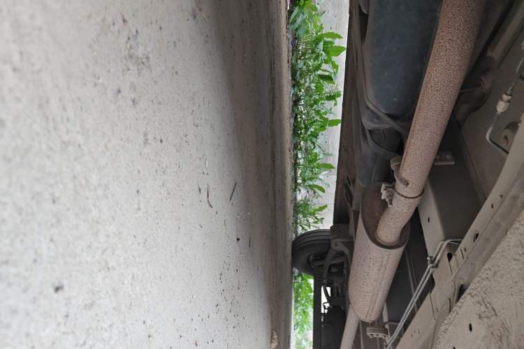 Used SAIC MAXUS Xintu V80  Chassis Front Left