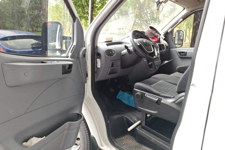 Used SAIC MAXUS Xintu V80  Driver Seat