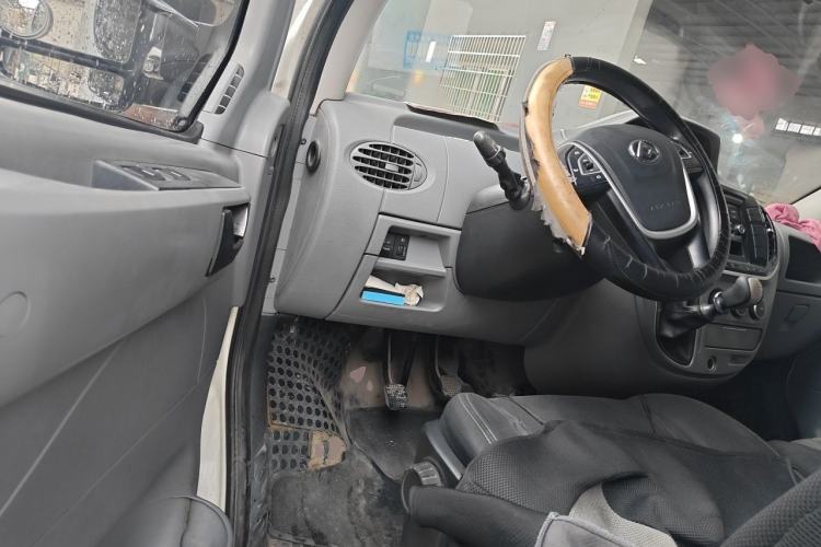 Used SAIC MAXUS Xintu V80  Driver Seat