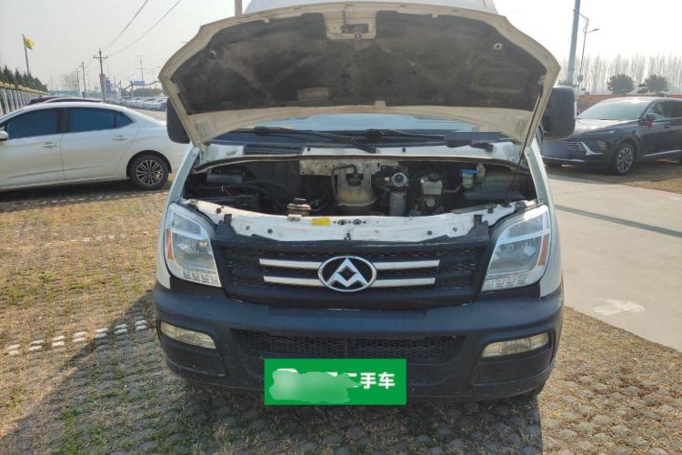 Used SAIC MAXUS Xintu V80 2020 2.5T Manual Classic City Delivery King Long Wheelbase Mid-Height 2/3 Seats Engine Bay