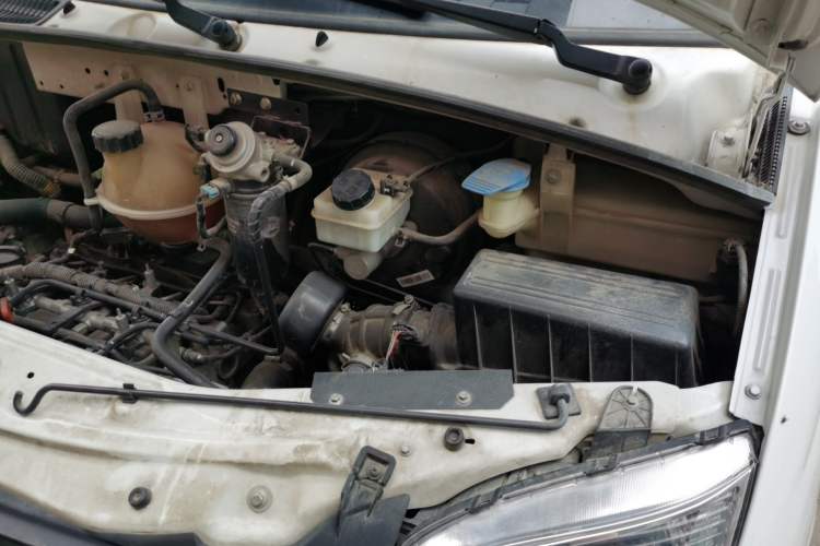 Used SAIC MAXUS Xintu V80  Engine Bay Left