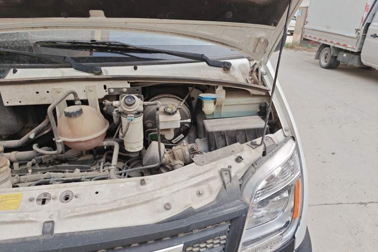 Used SAIC MAXUS Xintu V80  Engine Bay Left
