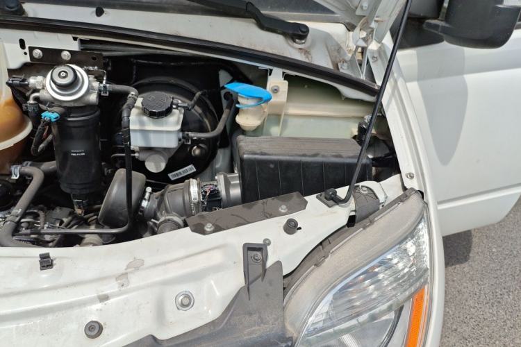 Used SAIC MAXUS Xintu V80  Engine Bay Left