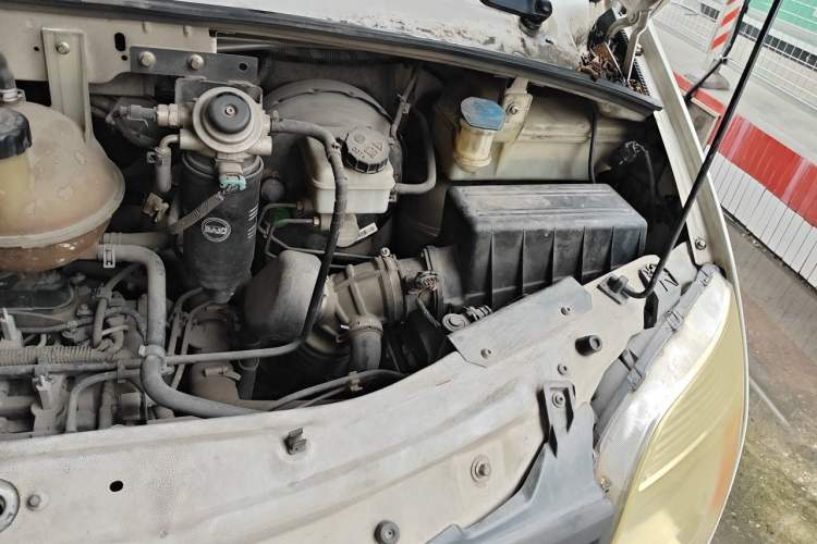 Used SAIC MAXUS Xintu V80  Engine Bay Left