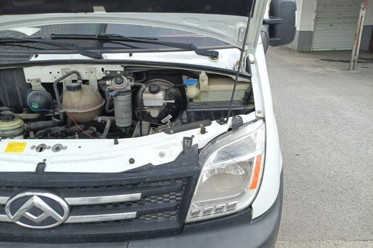 Used SAIC MAXUS Xintu V80  Engine Bay Left