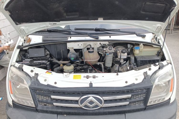 Used SAIC MAXUS Xintu V80  Engine Bay