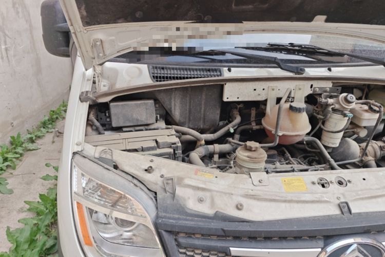 Used SAIC MAXUS Xintu V80  Engine Bay Right