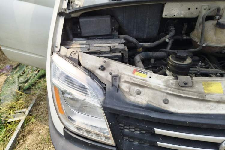 Used SAIC MAXUS Xintu V80  Engine Bay Right