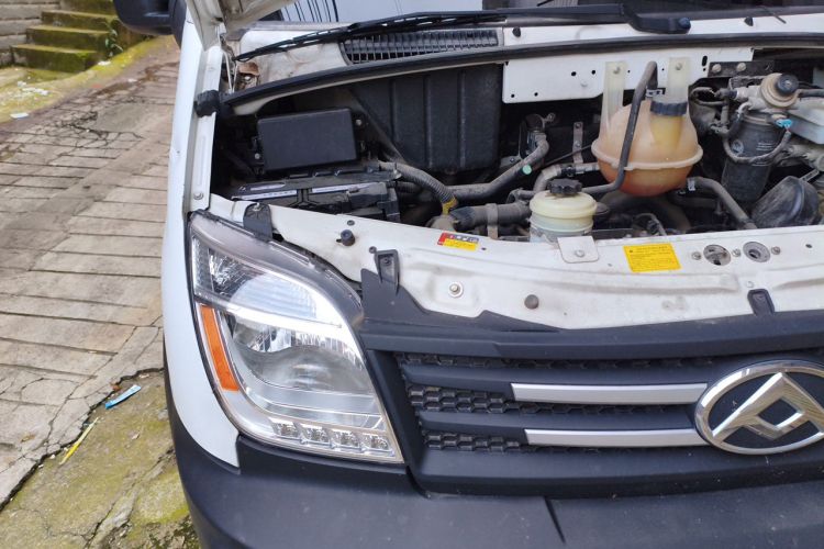 Used SAIC MAXUS Xintu V80  Engine Bay Right