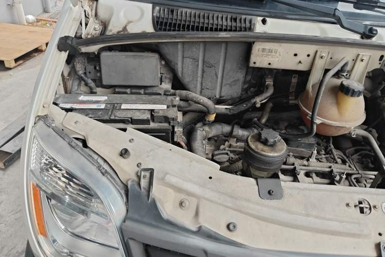 Used SAIC MAXUS Xintu V80  Engine Bay Right
