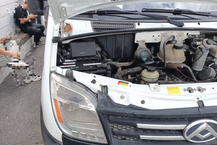 Used SAIC MAXUS Xintu V80  Engine Bay Right