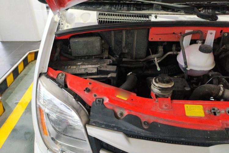 Used SAIC MAXUS Xintu V80  Engine Bay Right