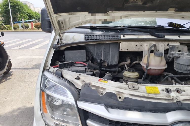 Used SAIC MAXUS Xintu V80  Engine Bay Right