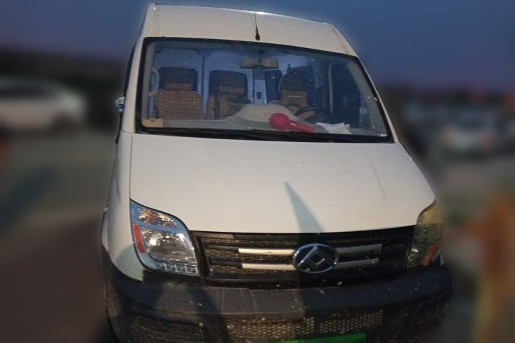 Used SAIC MAXUS Xintu V80 2020 2.5T Manual Classic City Delivery King Short Wheelbase Mid-Roof Design 2/3 Seats Front