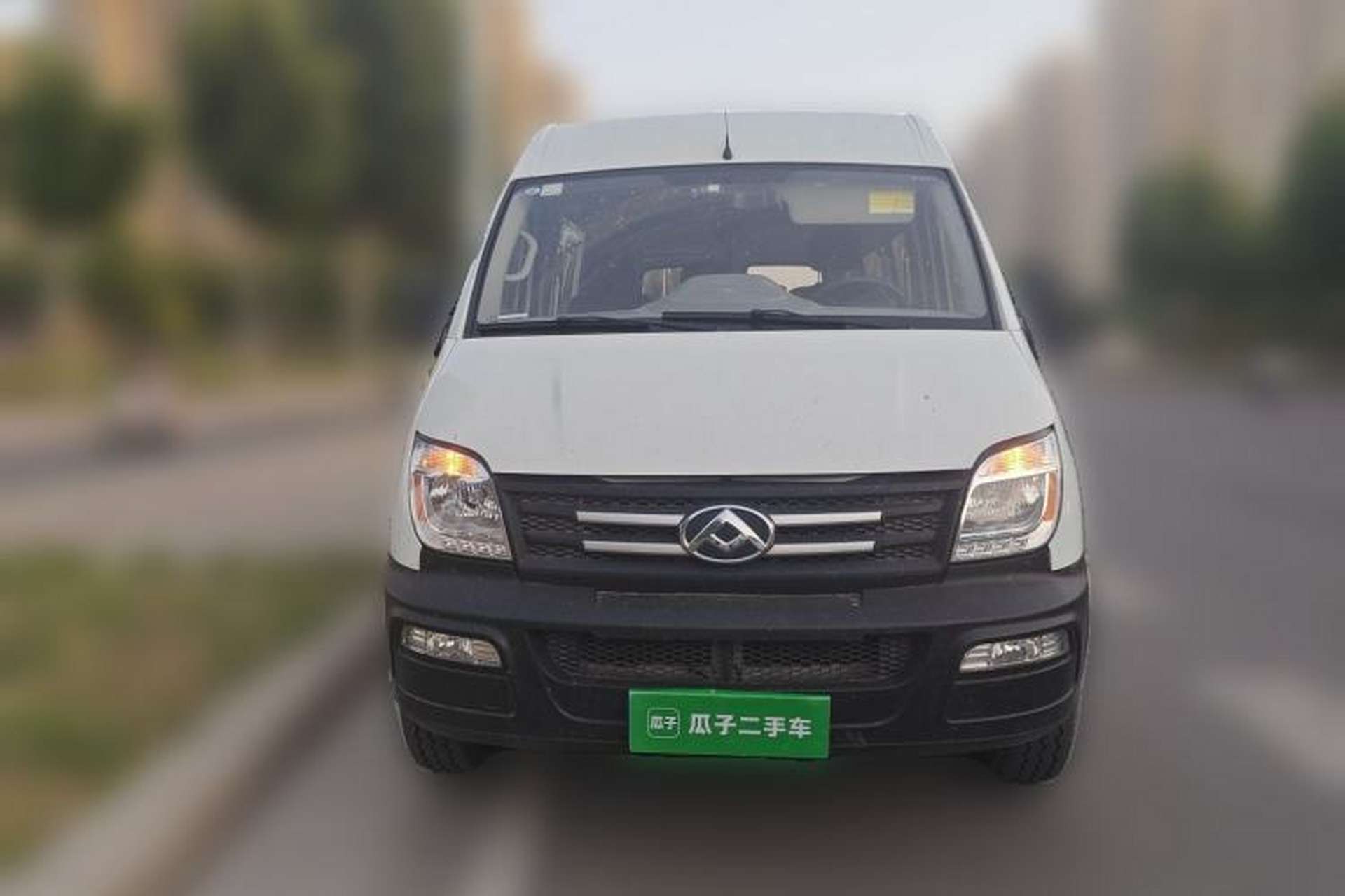 Used SAIC MAXUS Xintu V80 2020 2.5T Manual Classic City Delivery King Short Wheelbase Mid-Roof Design 2/3 Seats Front