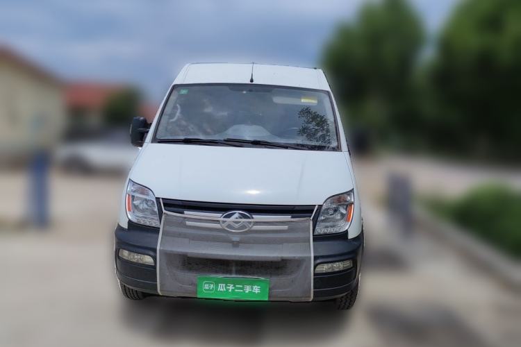 Used SAIC MAXUS Xintu V80 2020 2.5T Manual Classic City Delivery King Short Wheelbase Mid-Roof Design 2/3 Seats Front