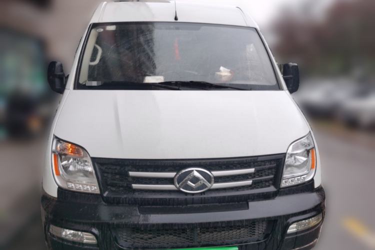 Used SAIC MAXUS Xintu V80 2020 2.5T Manual Classic City Delivery King Short Wheelbase Mid-Roof Design 2/3 Seats Front