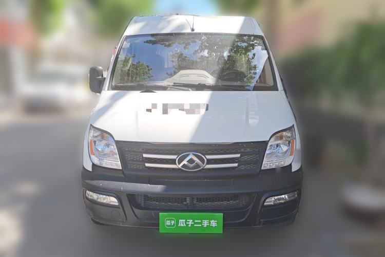 Used SAIC MAXUS Xintu V80 2020 2.5T Manual Classic City Delivery King Short Wheelbase Mid-Roof Design 2/3 Seats Front