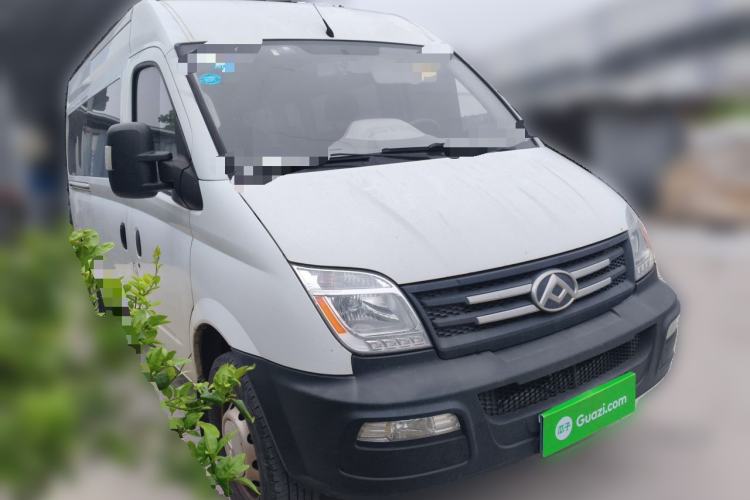 Used SAIC MAXUS Xintu V80 2020 2.5T AMT Classic City Distribution King Long Wheelbase Mid-Roof Design – 2/3 Seats Front Right 45 Deg