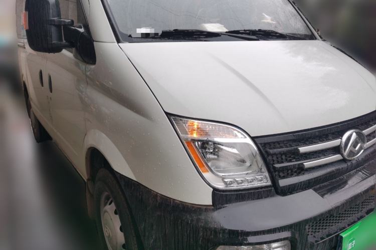 Used SAIC MAXUS Xintu V80 2020 2.5T Manual Classic City Delivery King Short Wheelbase Mid-Roof Design 2/3 Seats Front Right 45 Deg