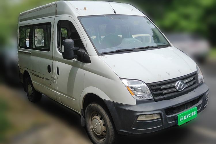 Used SAIC MAXUS Xintu V80 2020 2.5T Manual Classic City Delivery King Short Wheelbase Mid-Roof Design 2/3 Seats Front Right 45 Deg