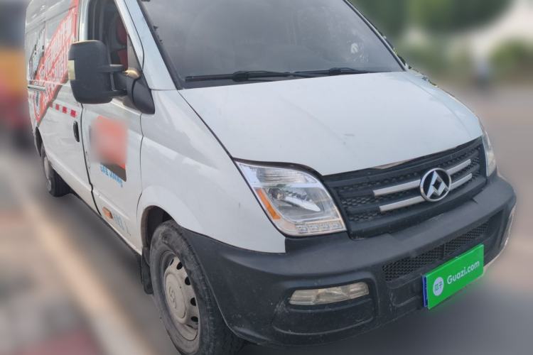Used SAIC MAXUS Xintu V80 2020 2.5T Manual Classic City Delivery King Long Wheelbase Mid-Height 2/3 Seats Front Right 45 Deg