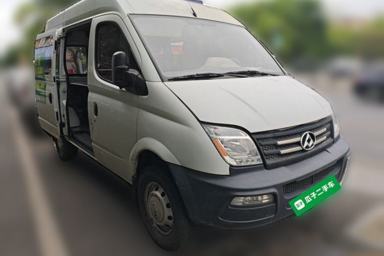 Used SAIC MAXUS Xintu V80 2020 2.5T Manual Classic City Delivery King Short Wheelbase Mid-Roof Design 2/3 Seats Front Right 45 Deg