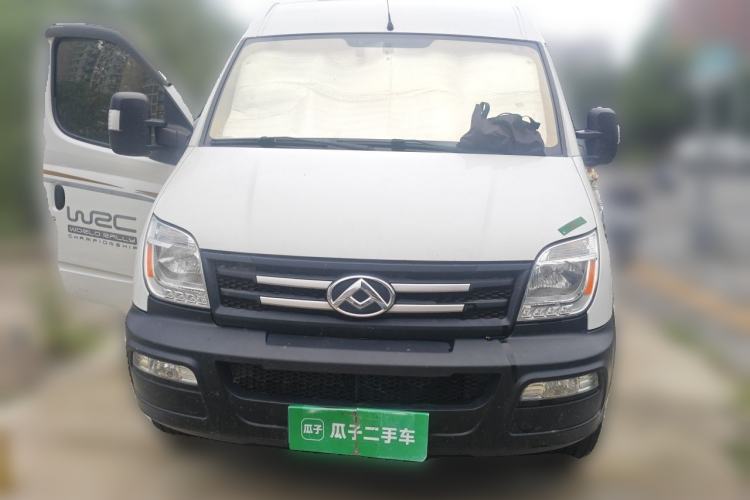 Used SAIC MAXUS Xintu V80 2020 2.5T Manual Classic City Delivery King Short Wheelbase Mid-Roof Design 2/3 Seats Front