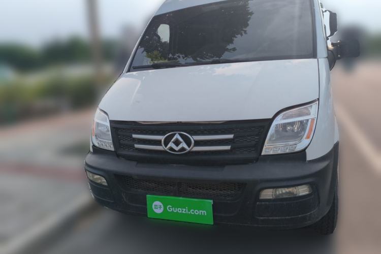 Used SAIC MAXUS Xintu V80 2020 2.5T Manual Classic City Delivery King Long Wheelbase Mid-Height 2/3 Seats Front