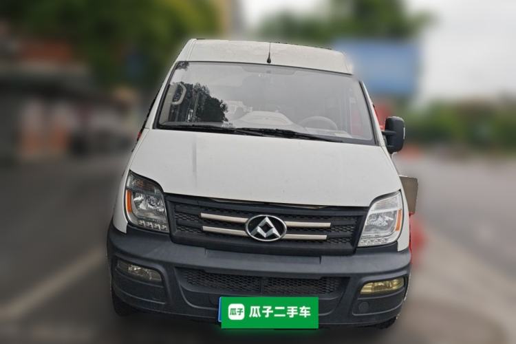 Used SAIC MAXUS Xintu V80 2020 2.5T Manual Classic City Delivery King Short Wheelbase Mid-Roof Design 2/3 Seats Front