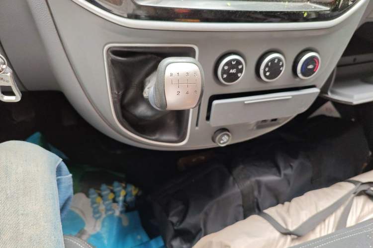 Used SAIC MAXUS Xintu V80  Gear Lever