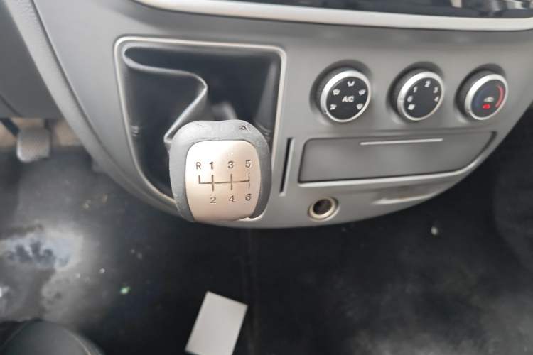 Used SAIC MAXUS Xintu V80  Gear Lever