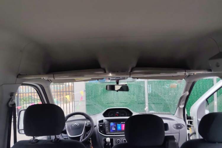 Used SAIC MAXUS Xintu V80 2020 2.5T Manual Classic City Delivery King Short Wheelbase Ultra-Low Roof 2/3 Seats Headliner