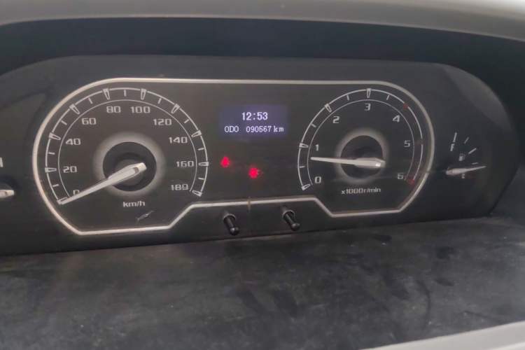 Used SAIC MAXUS Xintu V80 2020 2.5T Manual Classic City Delivery King Short Wheelbase Ultra-Low Roof 2/3 Seats Instrument Cluster