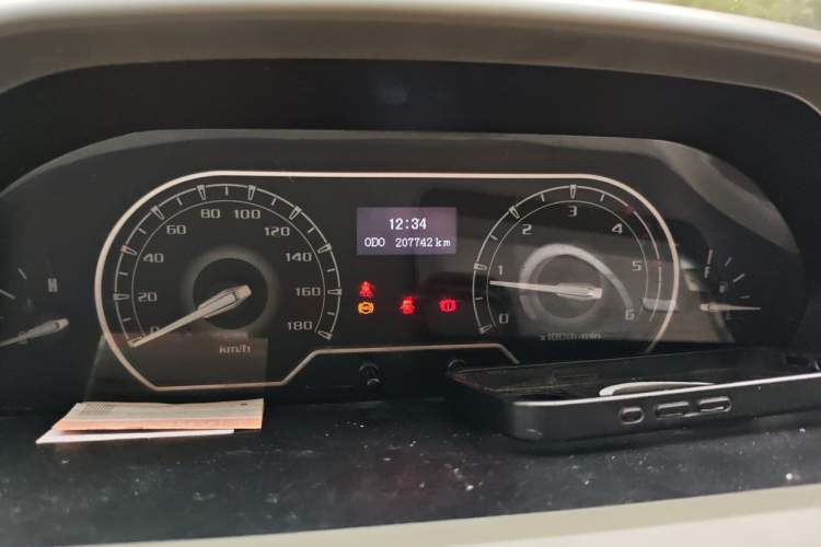 Used SAIC MAXUS Xintu V80 2020 2.5T Manual Classic City Delivery King Long Wheelbase High Roof – 2/3 Seats Instrument Cluster