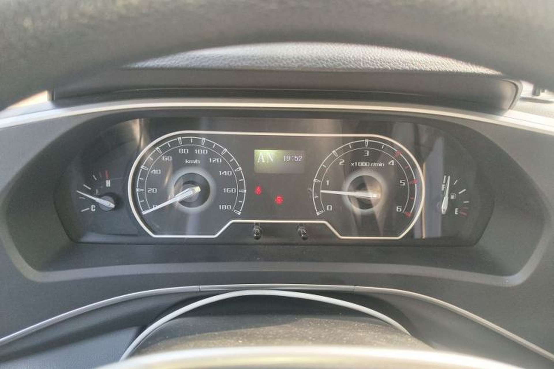 Used SAIC MAXUS Xintu V80 2020 2.0T AMT PLUS City Edition Short Wheelbase Ultra-Low Roof 5/6-Seater Instrument Cluster