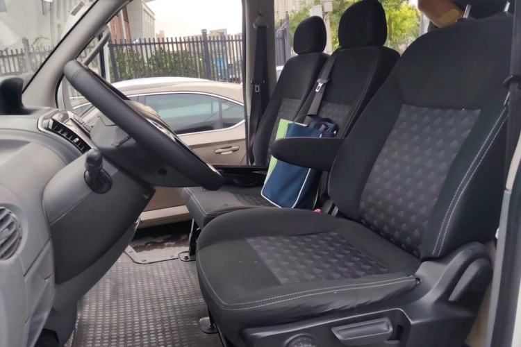 Used SAIC MAXUS Xintu V80 2020 2.5T Manual Classic City Delivery King Short Wheelbase Ultra-Low Roof 2/3 Seats Left Front Seat