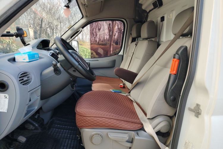 Used SAIC MAXUS Xintu V80 2020 2.5T Manual Classic City Delivery King Long Wheelbase Mid-Height 2/3 Seats Left Front Seat